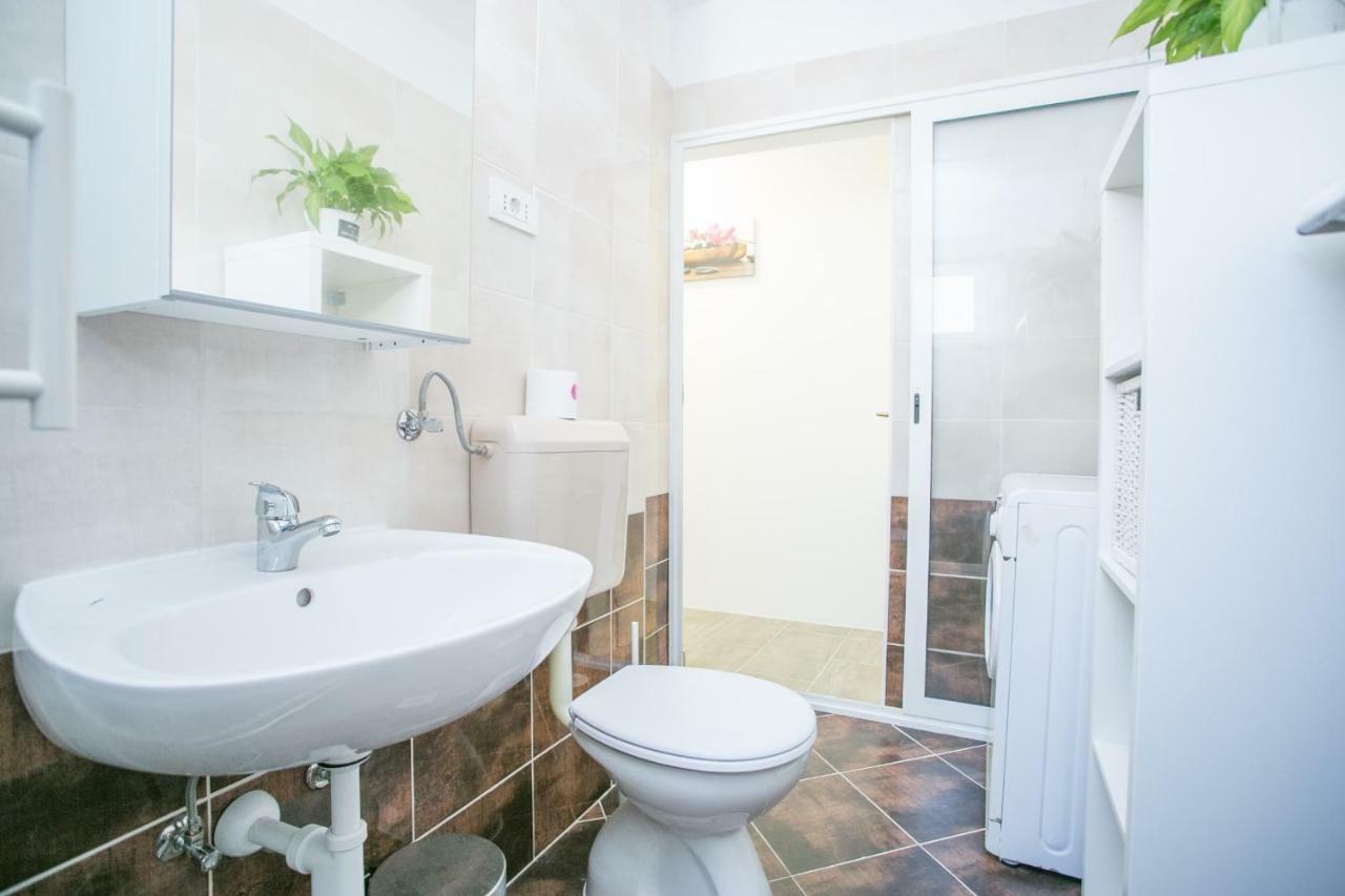 Modern Living In The Heart Of Trogir Apartment Ngoại thất bức ảnh